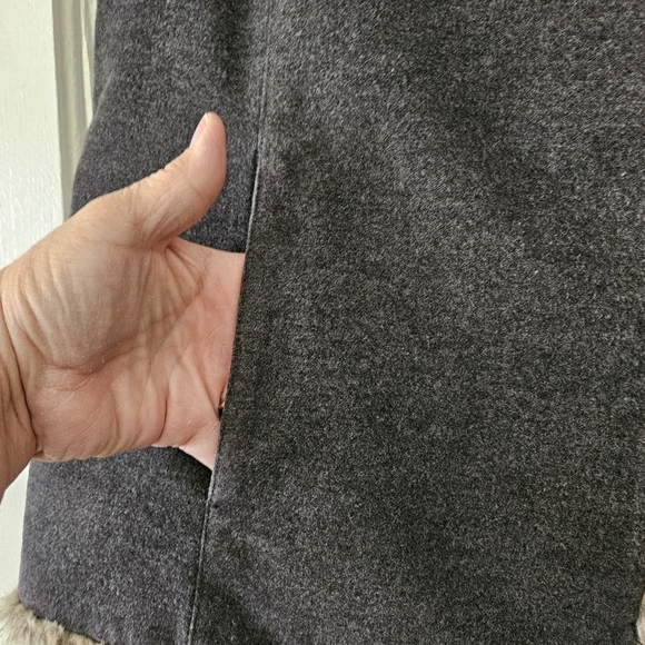 J. Jill Gray Faux Fur Trim Button-Down Vest Women's Large, Pockets - Picture 3 of 9